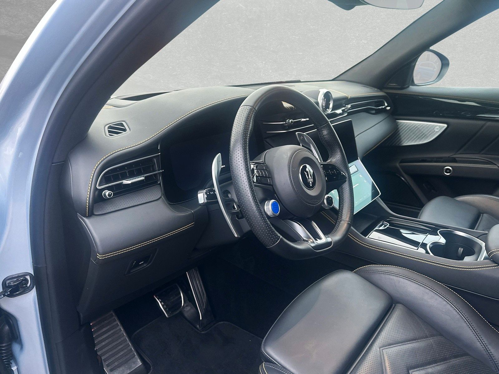 Fahrzeugabbildung Maserati Grecale Modena Hybrid AWD AHK ACC HUD LED