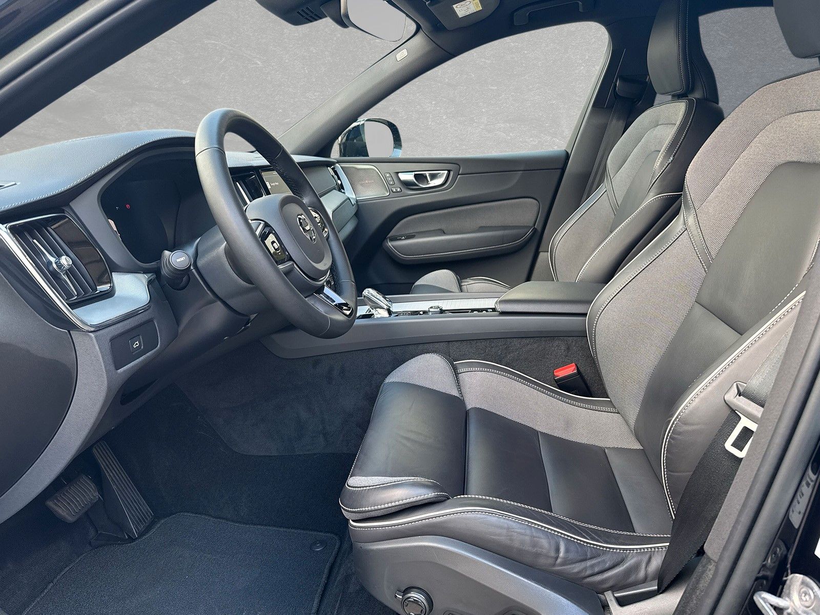 Fahrzeugabbildung Volvo XC60 B5 AWD Ultimate Dark Automatik ACC BLIS SD
