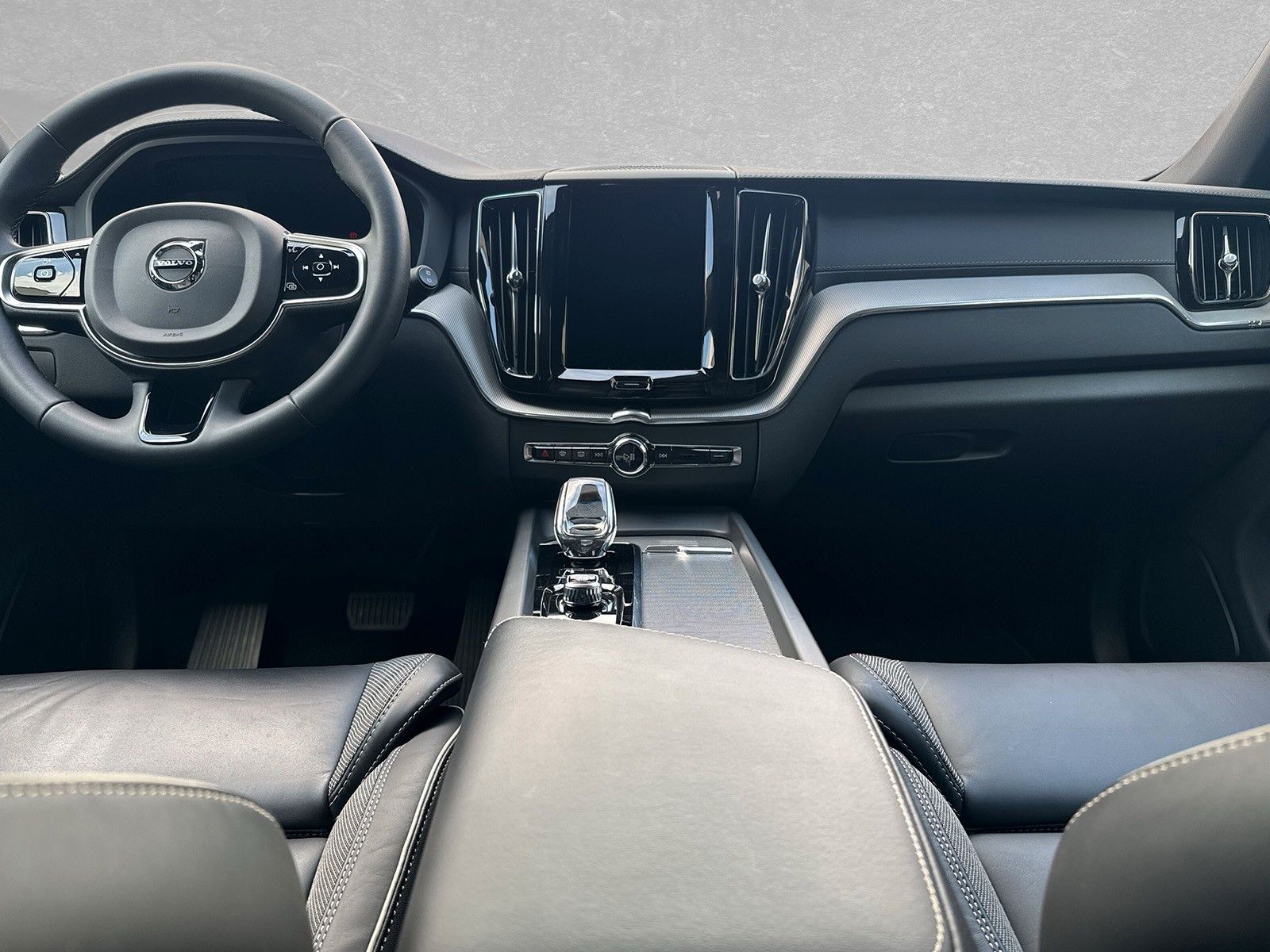 Fahrzeugabbildung Volvo XC60 B5 AWD Ultimate Dark Automatik ACC BLIS SD